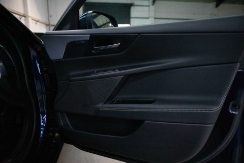 Jaguar XE Portfolio Ingenium Silver #31