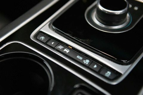 Jaguar XE Portfolio Ingenium Silver #40