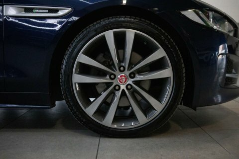 Jaguar XE Portfolio Ingenium Silver #76