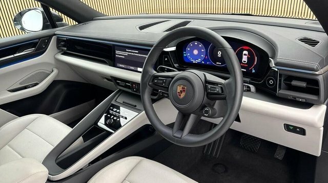 Porsche Macan 4 Suv Black #4