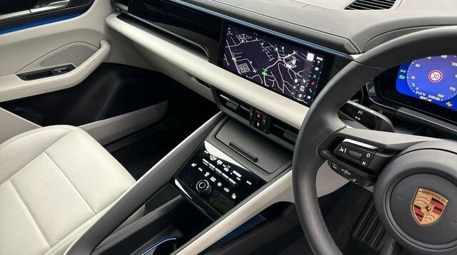 Porsche Macan 4 Suv Black #6
