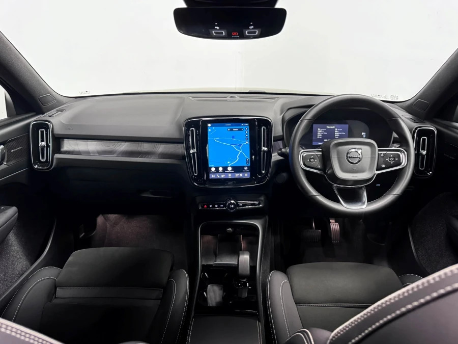 Volvo XC40 Ultimate P6 231 Hp CF72JYZ Black #2