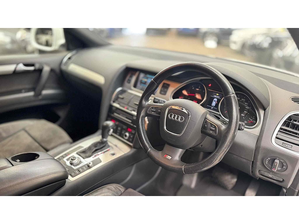 Audi Q7 4X4 3.0 Black #8