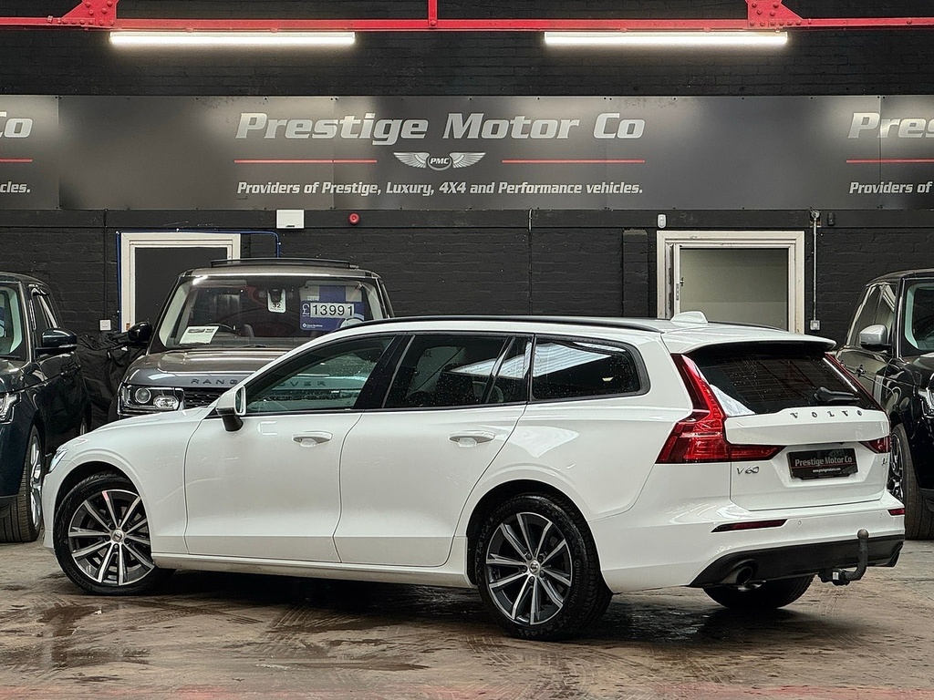 Volvo V60 B4 Mhev Momentum White #5
