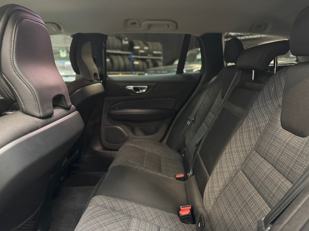Volvo V60 B3 Black #18