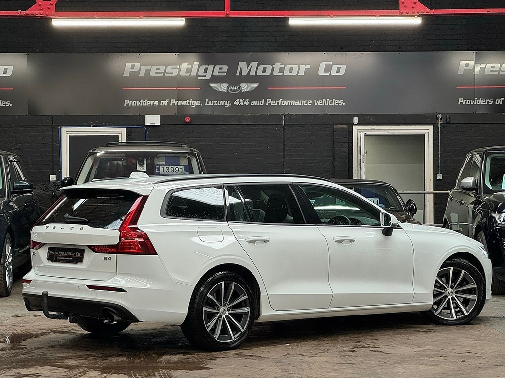 Volvo V60 B4 Mhev Momentum White #4