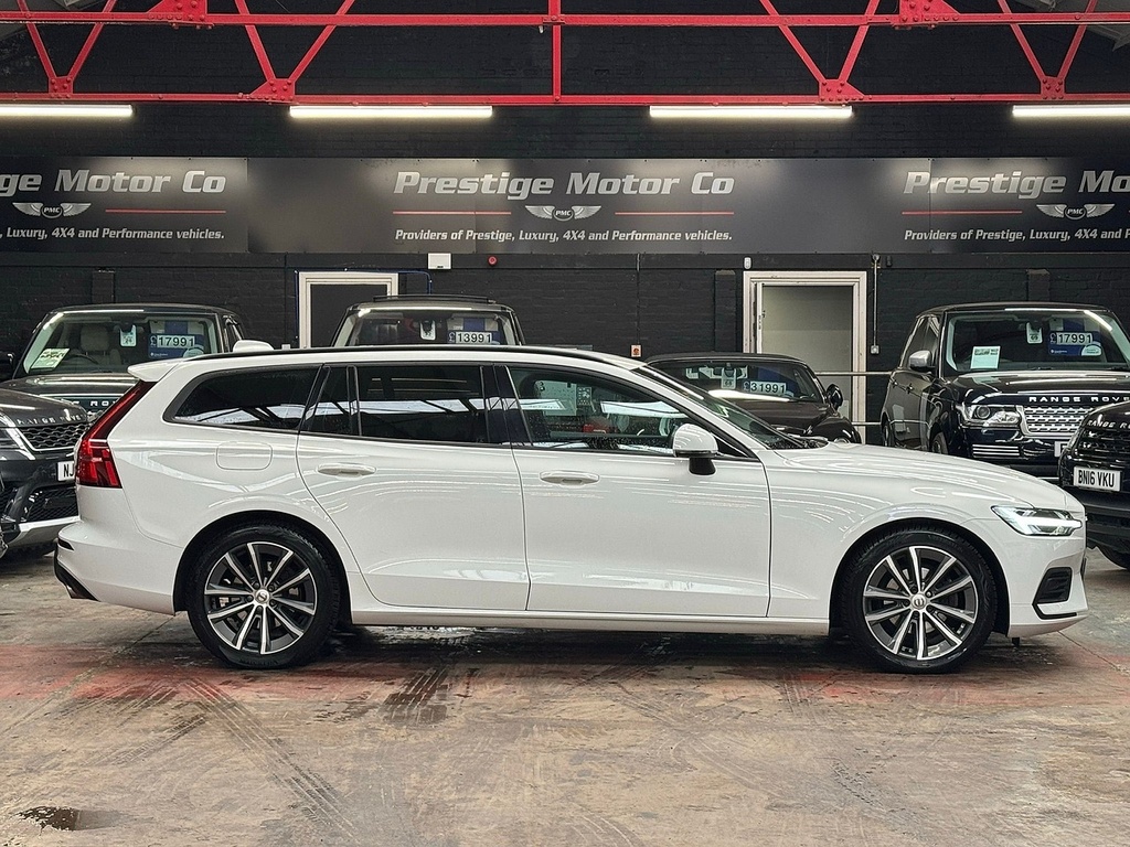 Volvo V60 B4 Mhev Momentum White #3
