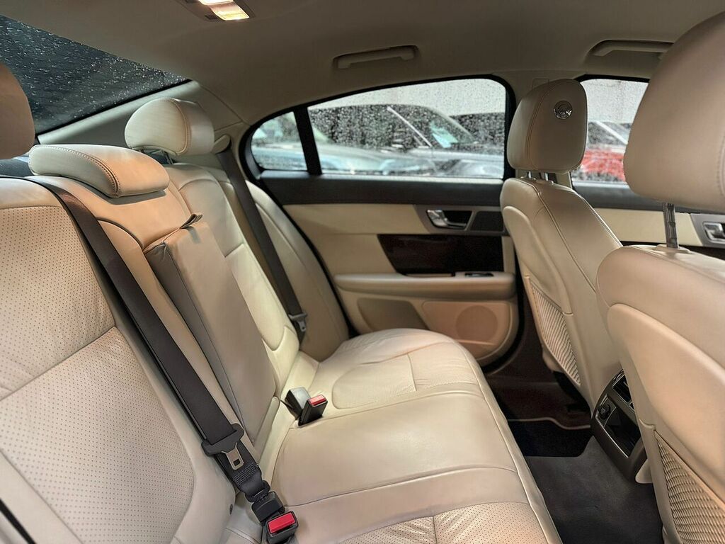 Jaguar XF Saloon Blue #16