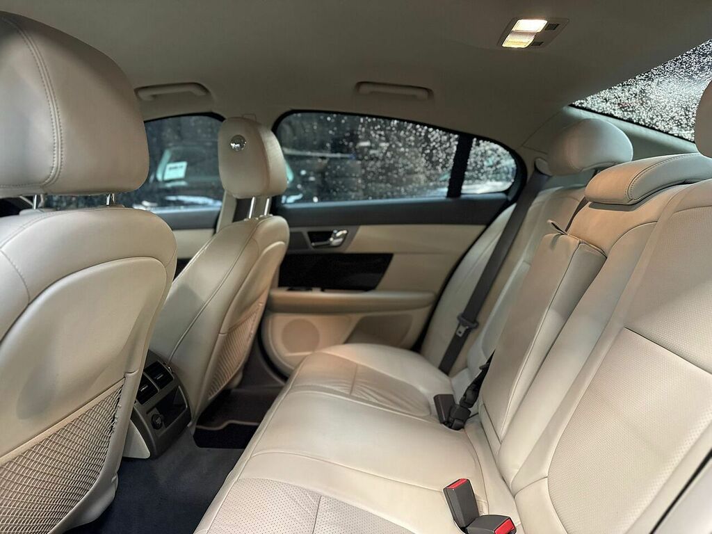 Jaguar XF Saloon Blue #19