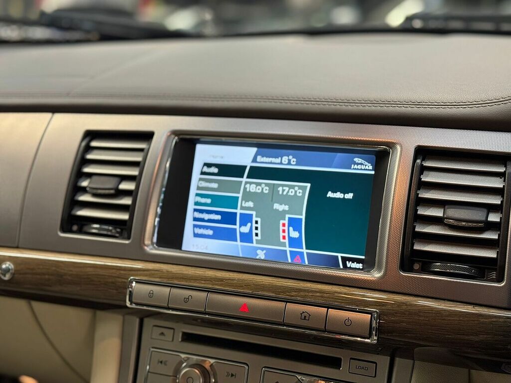 Jaguar XF Saloon Blue #9