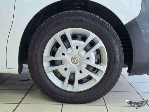 Vauxhall Vivaro 1.5 Vivaro 2900 Dynamic Ss White #57
