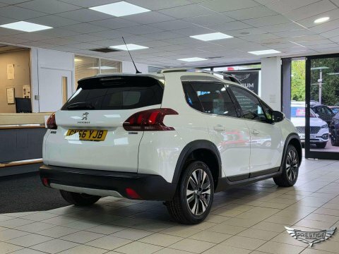 Peugeot 2008 1.2 Puretech Allure White #4