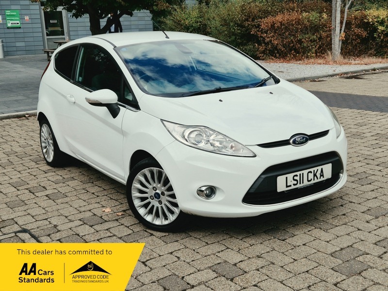 Ford Fiesta 1.4 Edge Silver #1