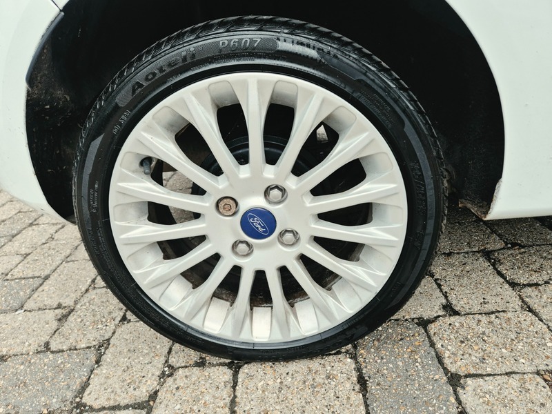 Ford Fiesta 1.4 Edge Silver #32