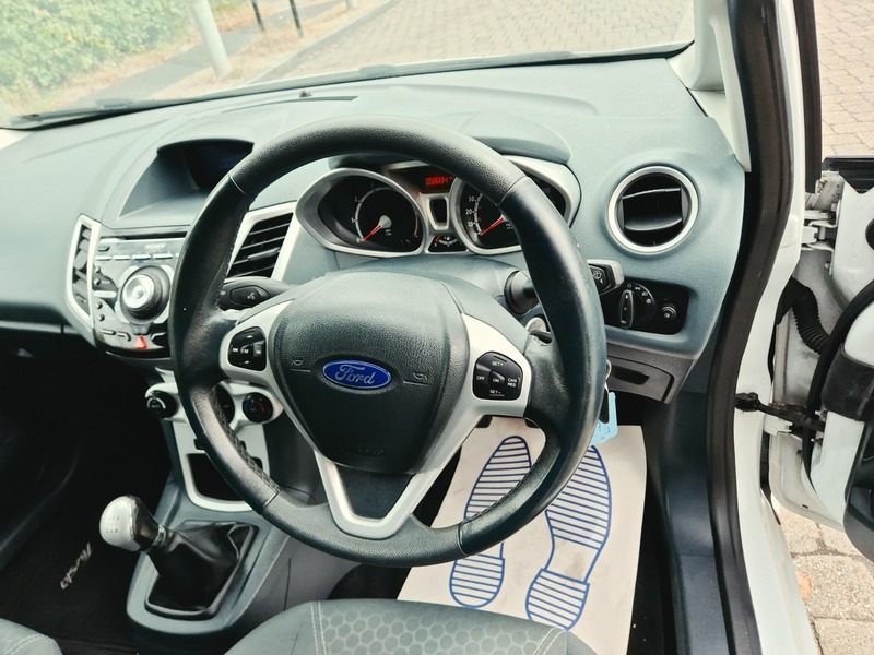 Ford Fiesta 1.4 Edge Silver #17