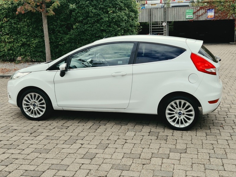 Ford Fiesta 1.4 Edge Silver #7