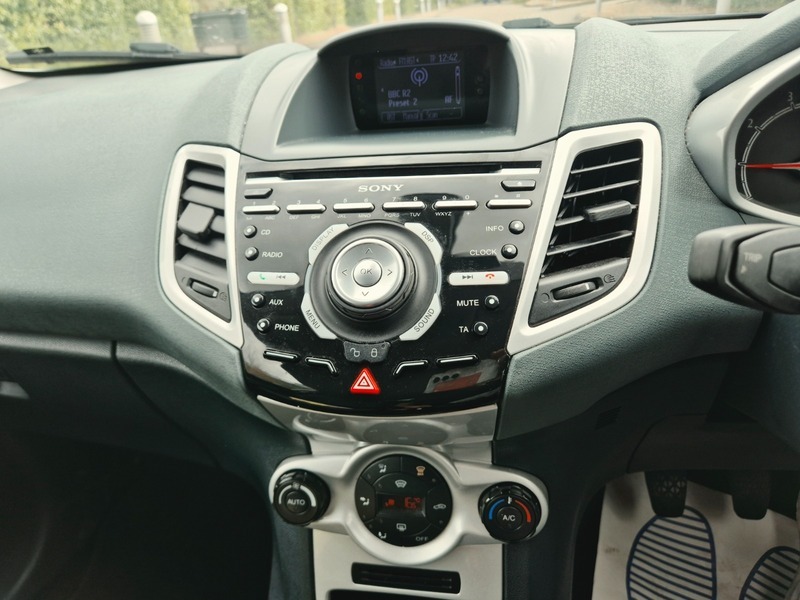 Ford Fiesta 1.4 Edge Silver #19