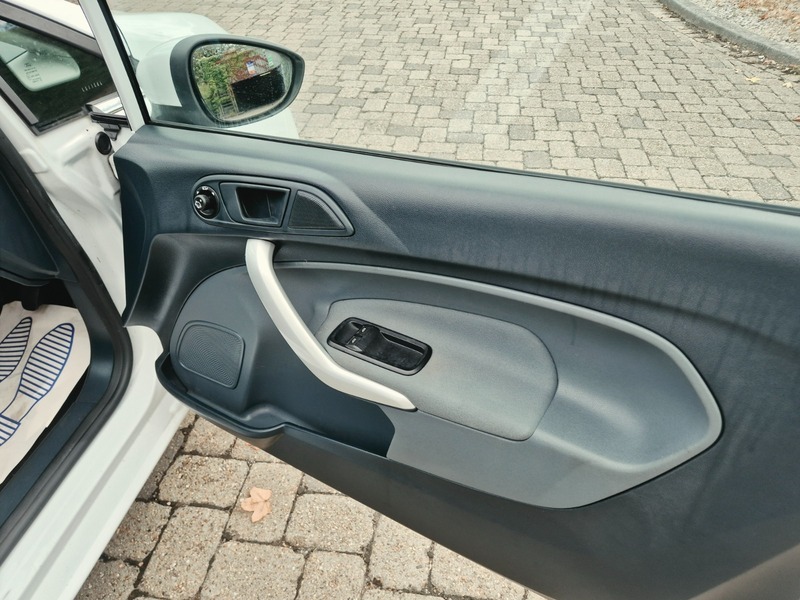 Ford Fiesta 1.4 Edge Silver #24