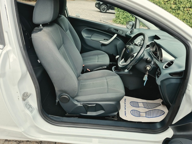 Ford Fiesta 1.4 Edge Silver #12