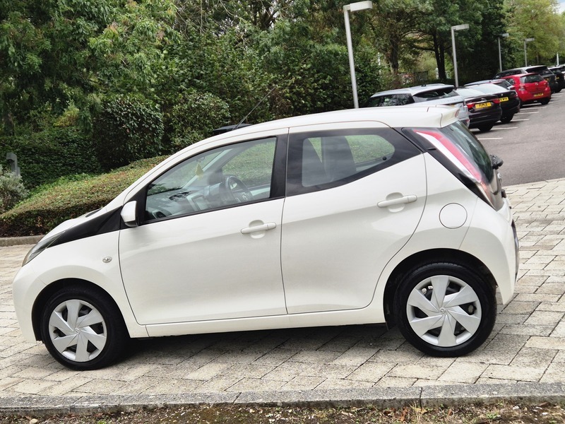 Toyota Aygo 1.0 Vvt-i X-play Hatchback White #6