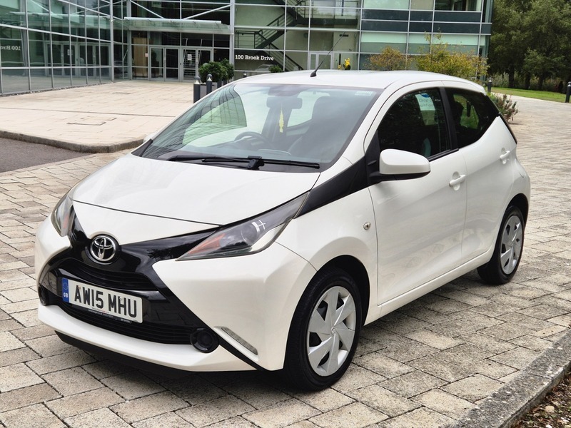 Toyota Aygo 1.0 Vvt-i X-play Hatchback White #2
