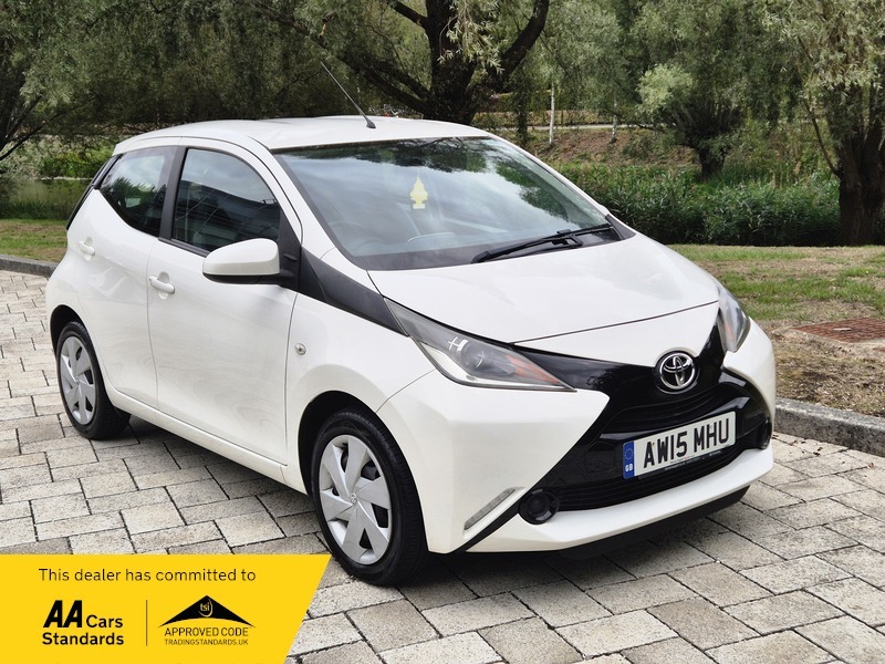 Toyota Aygo 1.0 Vvt-i X-play Hatchback White