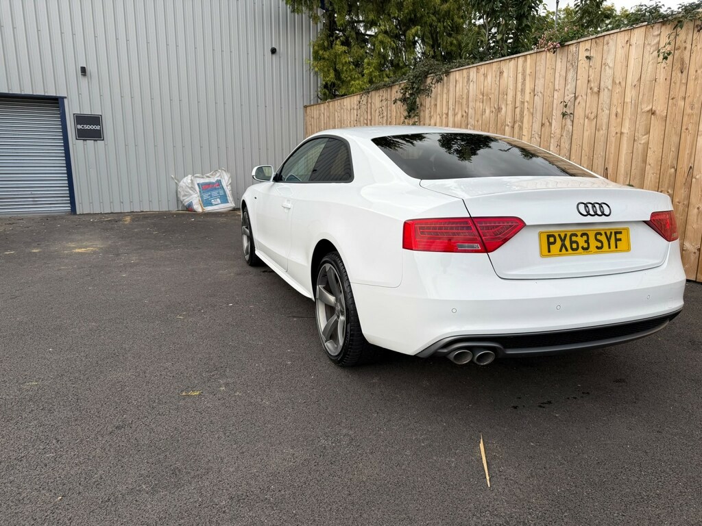Audi A5 2.0 Tdi Black Edition White #4