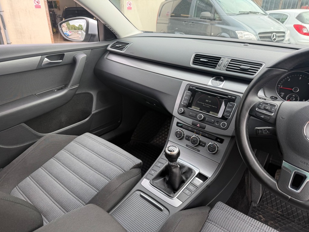 Volkswagen Passat Highline Tsi Bluemotion Technology Dsg U101407 Black #25