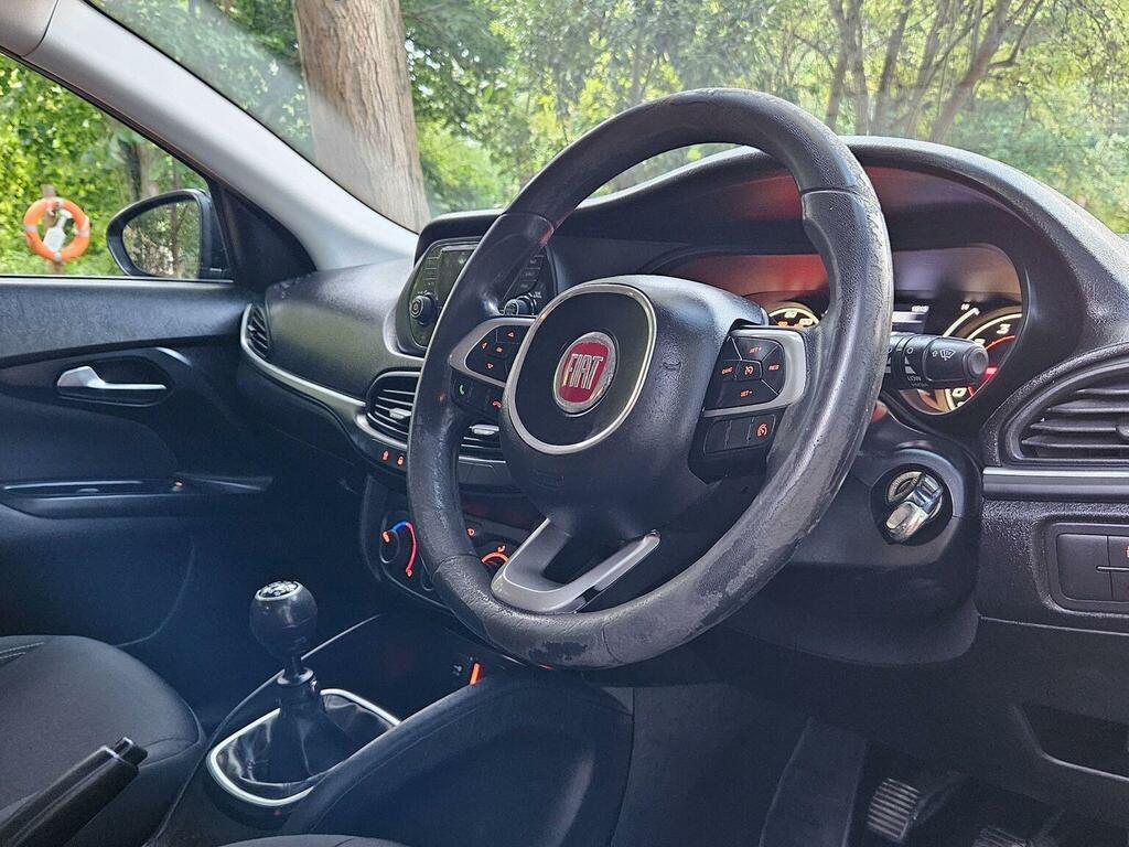 Fiat Tipo Hatchback 1.4 Mpi Easy Euro 6 201717 Black #2