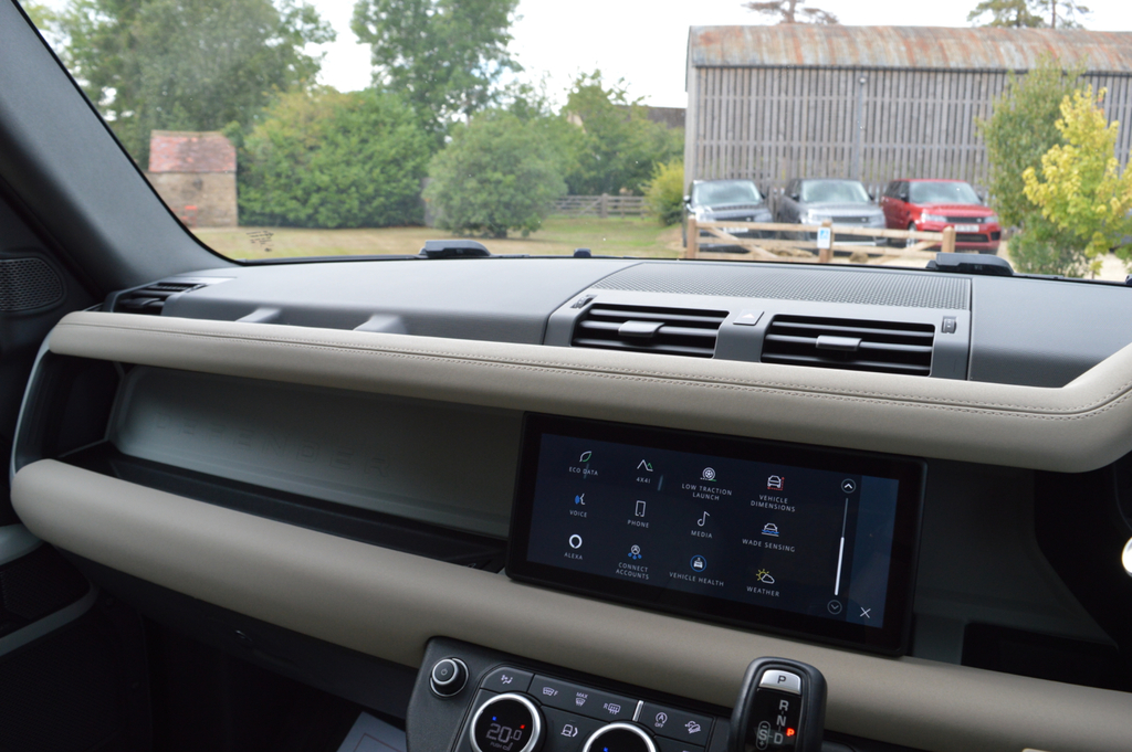 Land Rover Defender 110 X-dynamic S Black #50