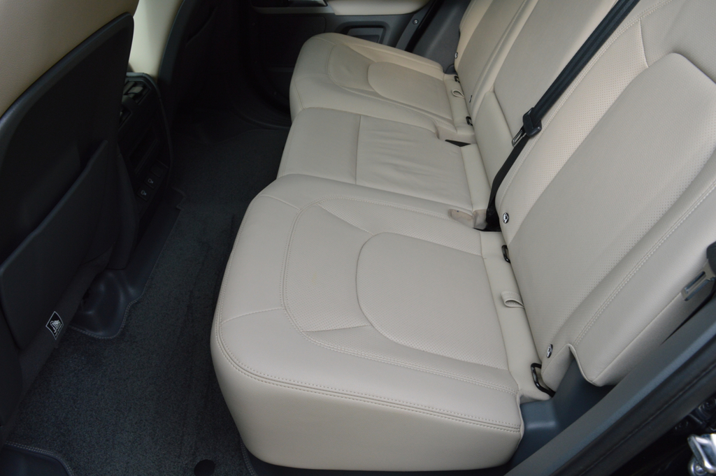 Land Rover Defender 110 X-dynamic S Black #23