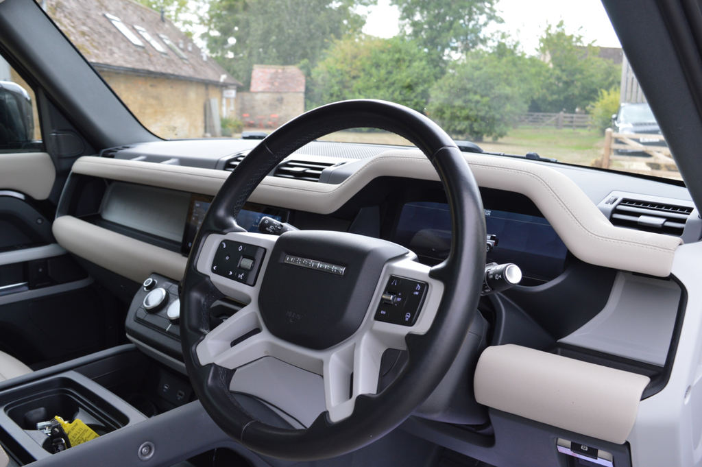 Land Rover Defender 110 X-dynamic S Black #17