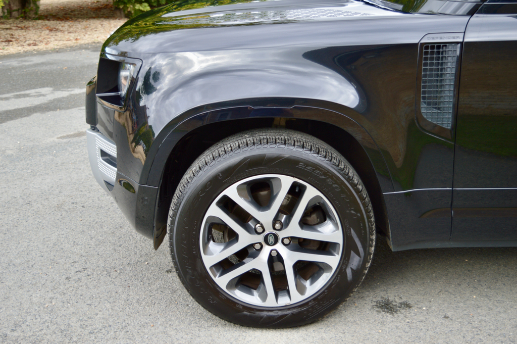 Land Rover Defender 110 X-dynamic S Black #44