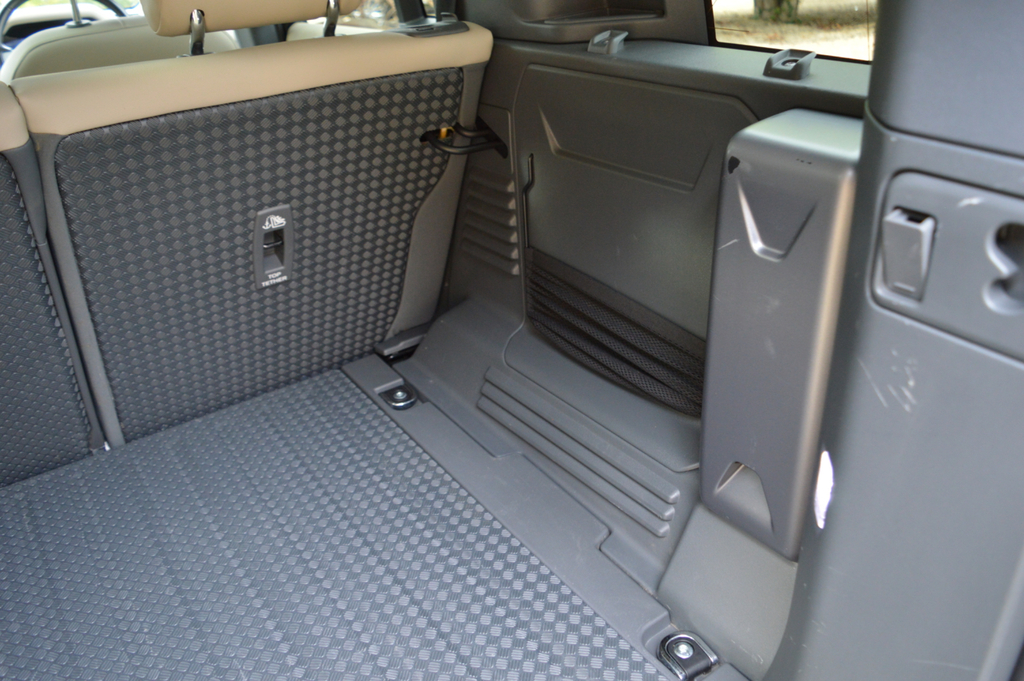 Land Rover Defender 110 X-dynamic S Black #25