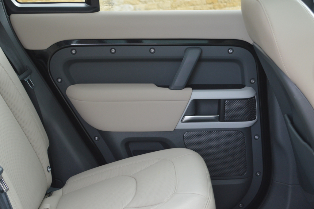 Land Rover Defender 110 X-dynamic S Black #28
