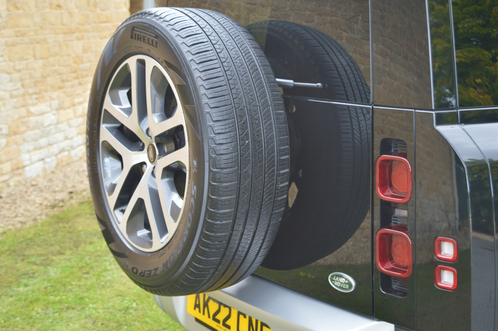 Land Rover Defender 110 X-dynamic S Black #46