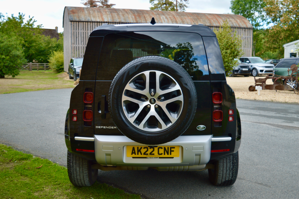 Land Rover Defender 110 X-dynamic S Black #10