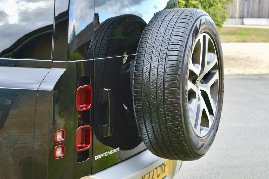 Land Rover Defender 110 X-dynamic S Black #64
