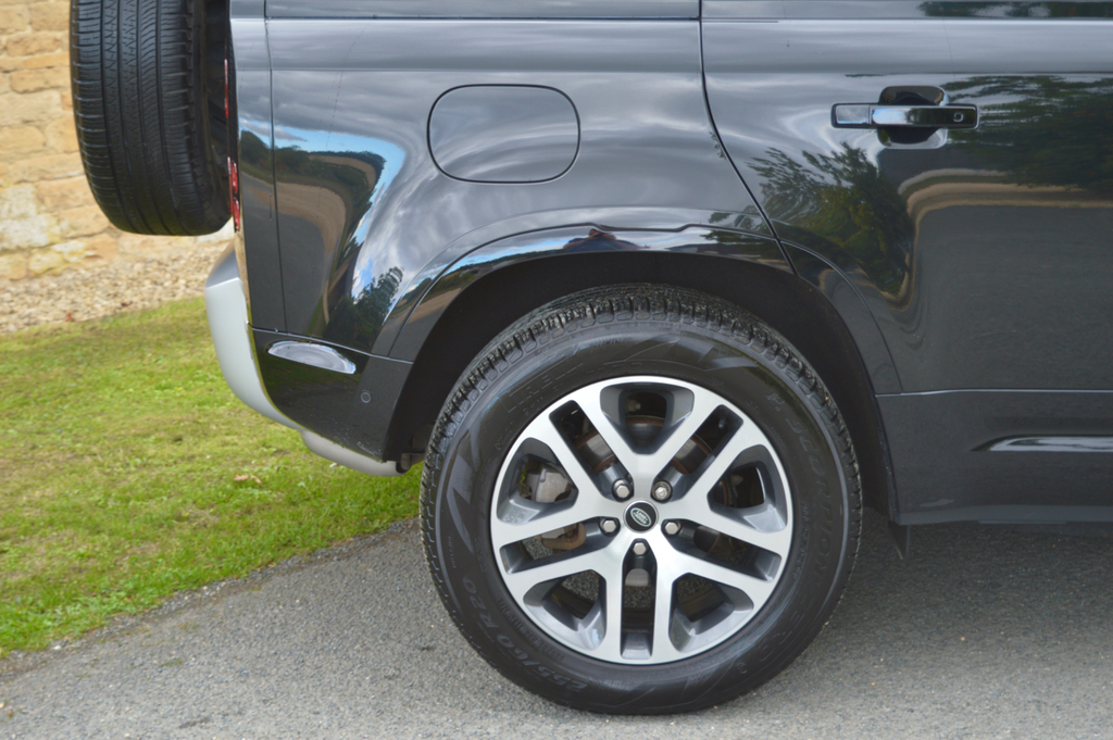 Land Rover Defender 110 X-dynamic S Black #48