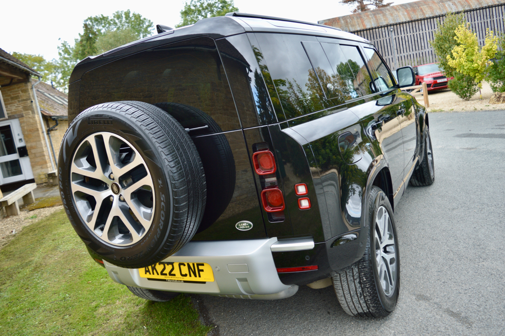 Land Rover Defender 110 X-dynamic S Black #12
