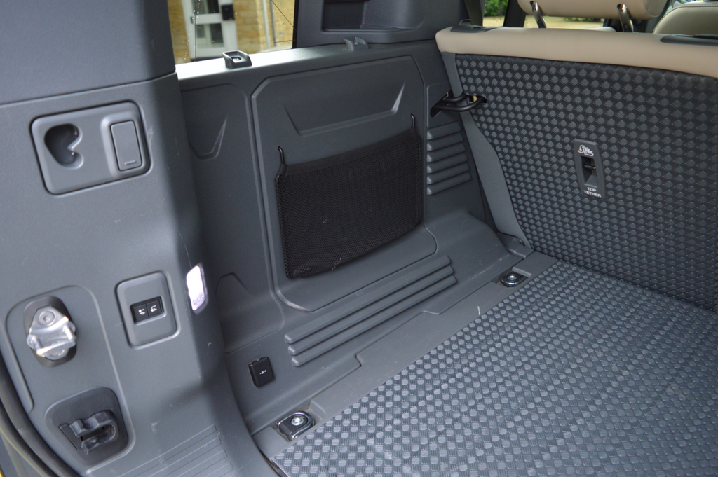 Land Rover Defender 110 X-dynamic S Black #26