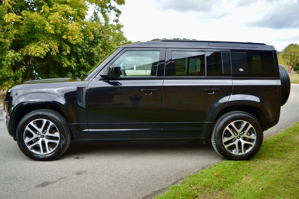 Land Rover Defender 110 X-dynamic S Black #4
