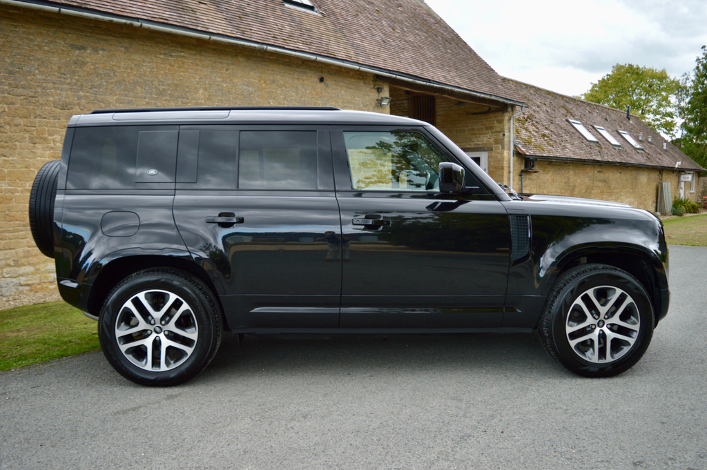 Land Rover Defender 110 X-dynamic S Black #11