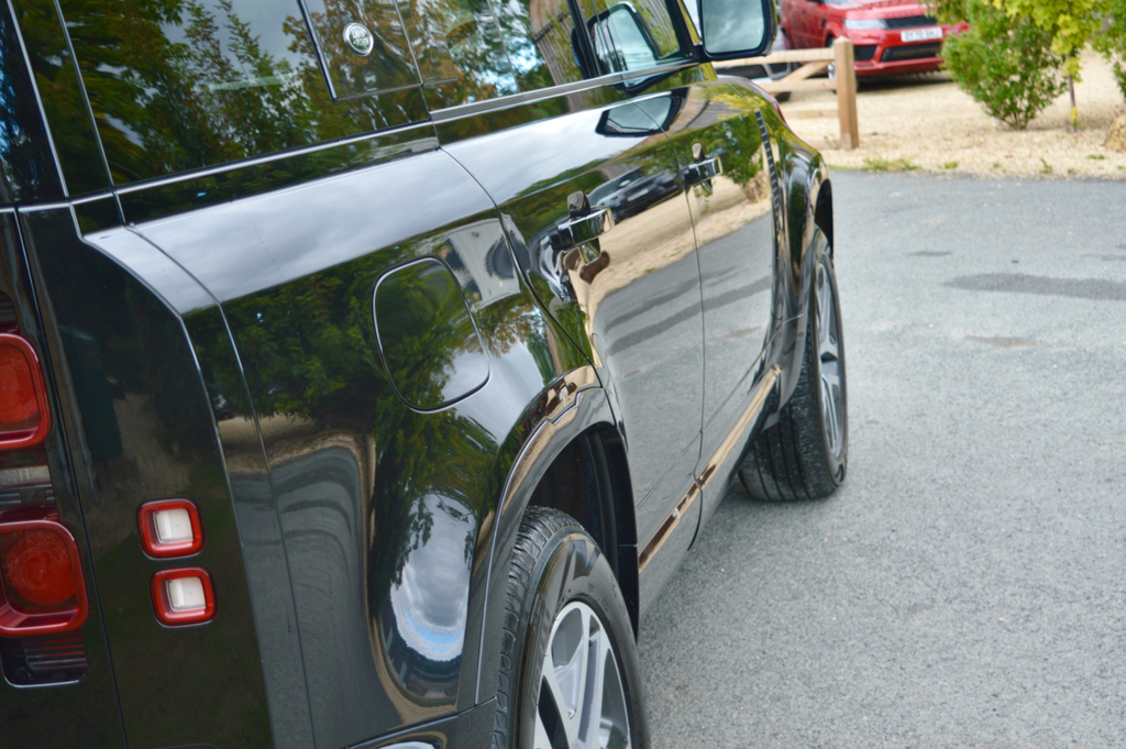 Land Rover Defender 110 X-dynamic S Black #13