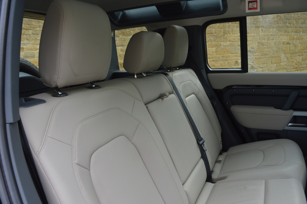 Land Rover Defender 110 X-dynamic S Black #27