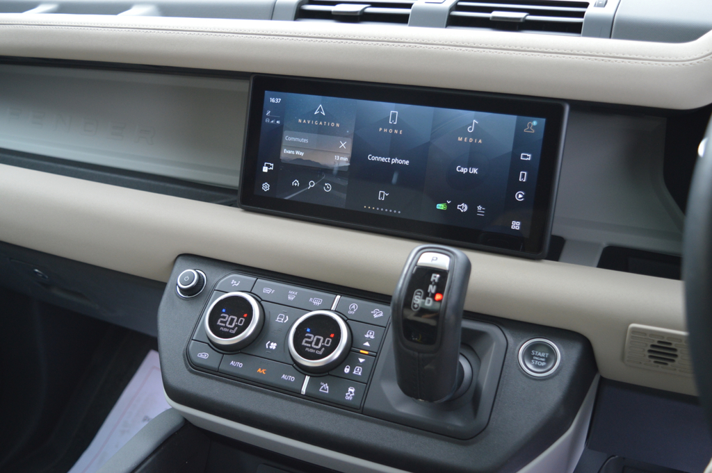 Land Rover Defender 110 X-dynamic S Black #56