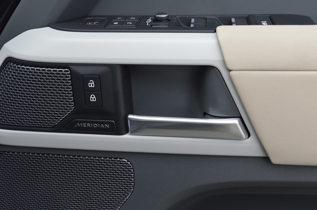 Land Rover Defender 110 X-dynamic S Black #34