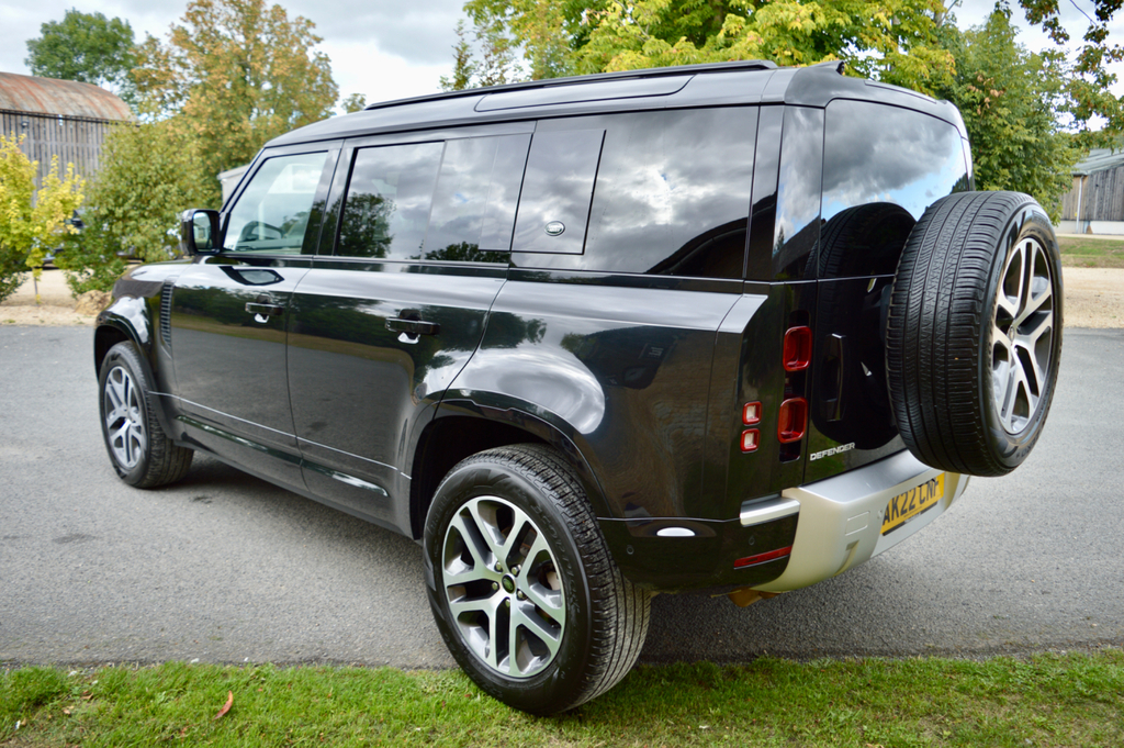 Land Rover Defender 110 X-dynamic S Black #3