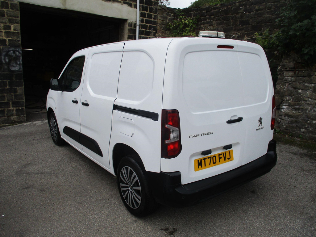 Peugeot Partner 1000 1.2 Puretech 110 Professional Van White #2