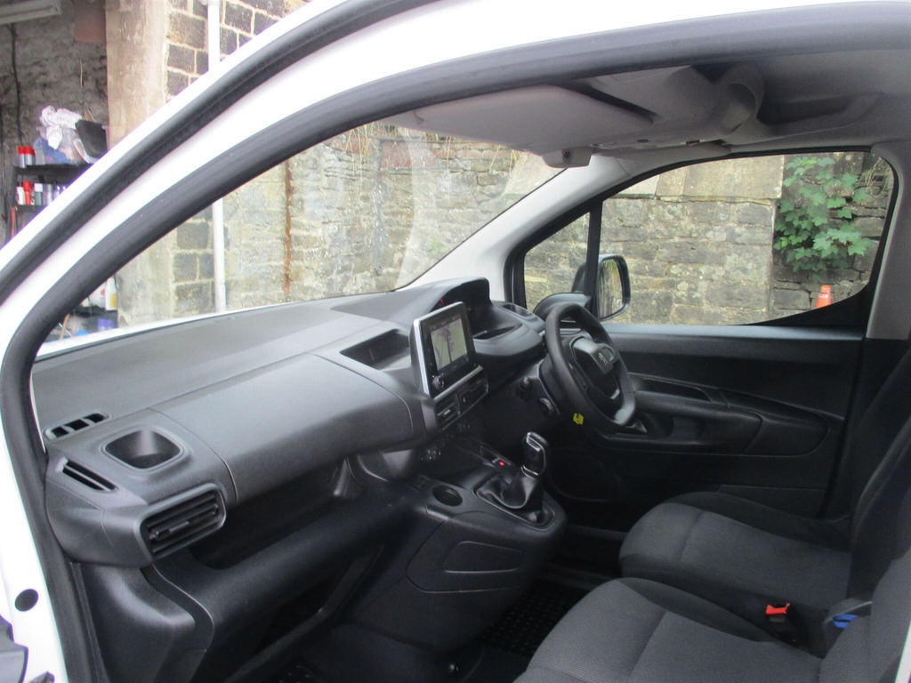 Peugeot Partner 1000 1.2 Puretech 110 Professional Van White #4